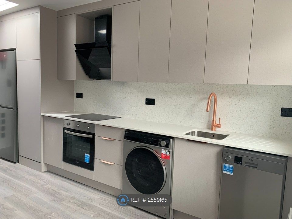 Property photo 1 of 8 Kitchen