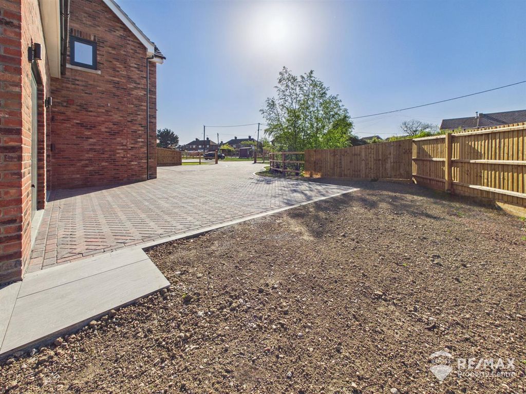 Additional image 26 of 5 bed detached house for saleOakley Gardens, Little Oakley, Harwich CO12
