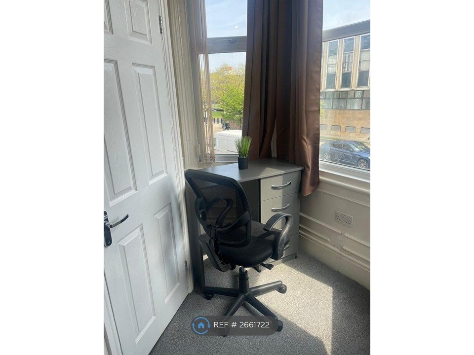 Property photo 2 of 10 Rm 4 Open Street View, Private En-Suite