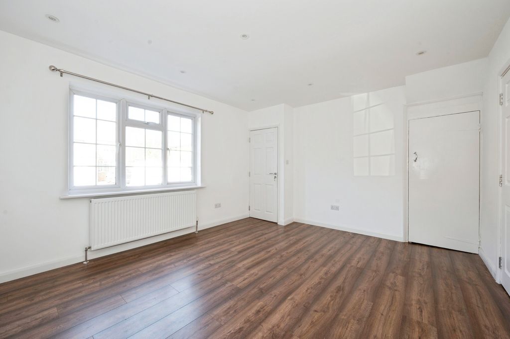 Property photo 2 of 15 Pbox-Img.Jpg