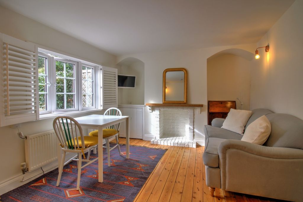 Property photo 2 of 7 Living Room - Hammonds Terrace - Matt Clinton Ewem