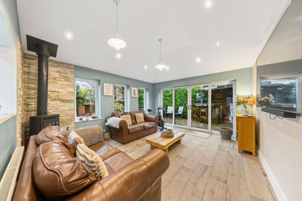 Property photo 2 of 25