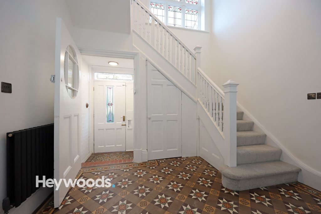 Property photo 3 of 44