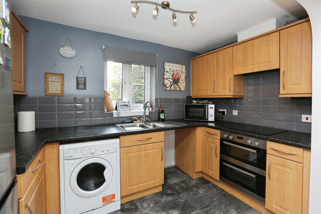Property photo 3 of 13