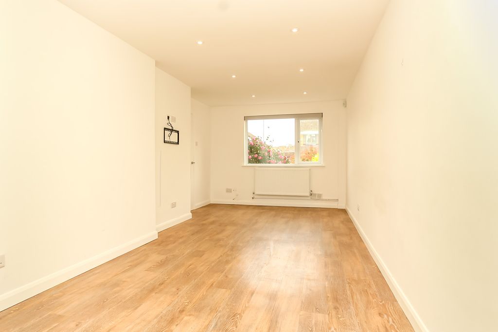 Property photo 2 of 13 Lounge