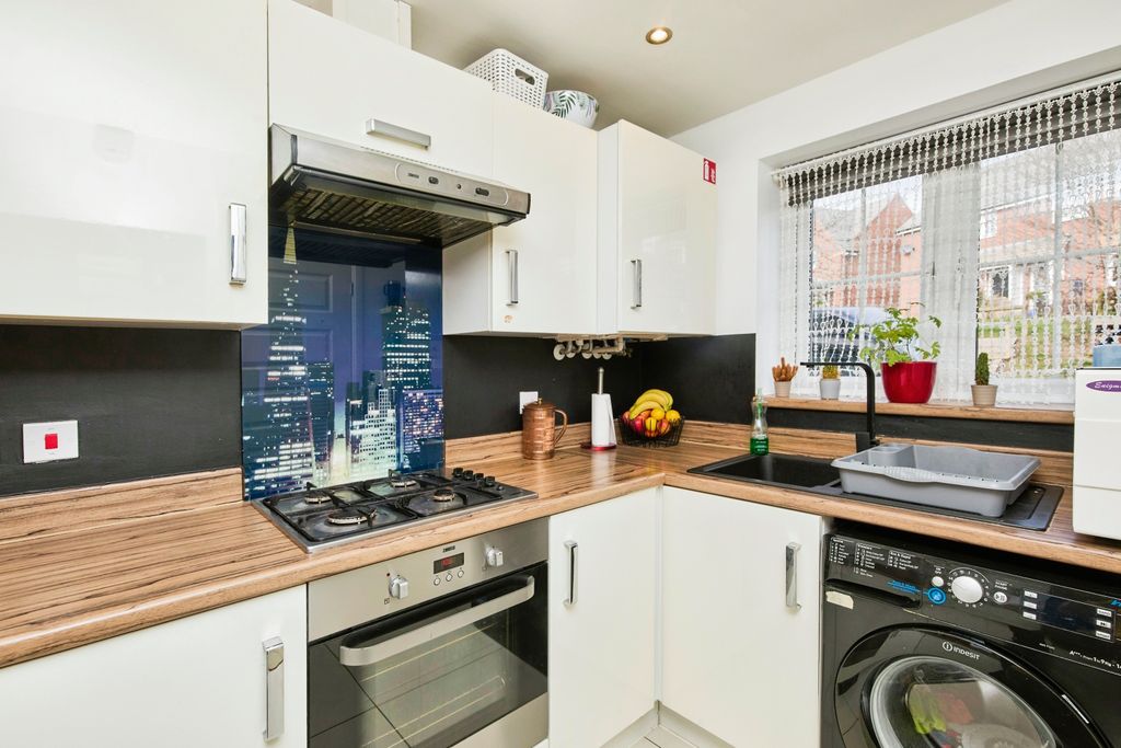 Property photo 3 of 20 Kitchen