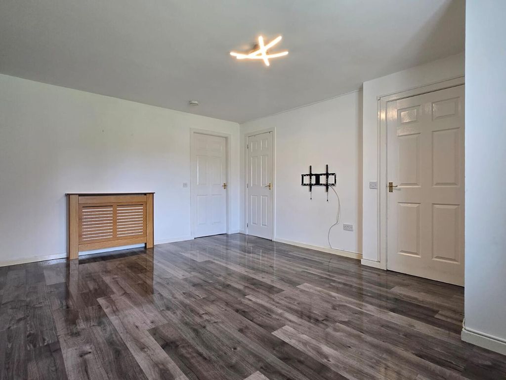 Property photo 3 of 20 Living Room