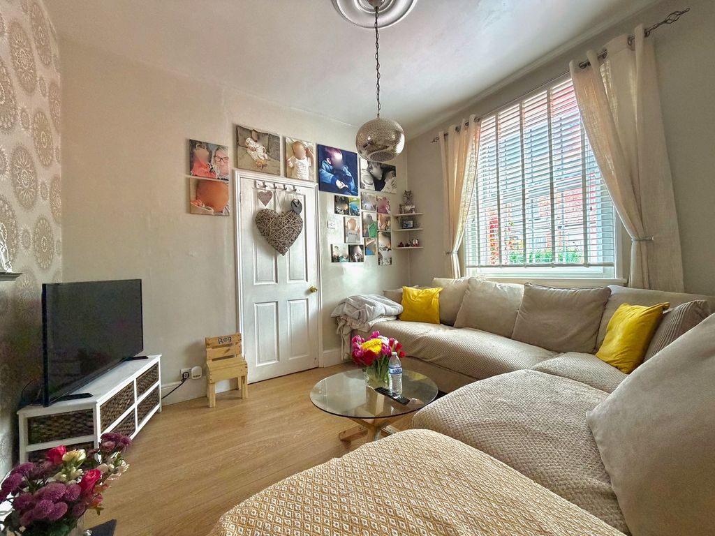 Property photo 3 of 17 Living Room