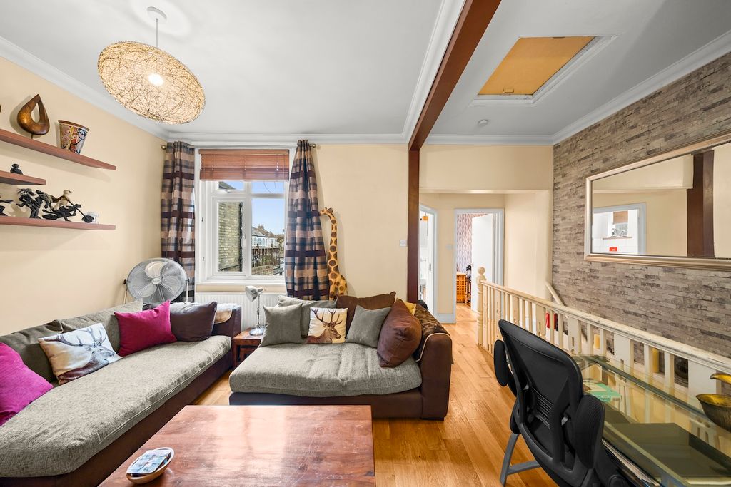 Property photo 3 of 12