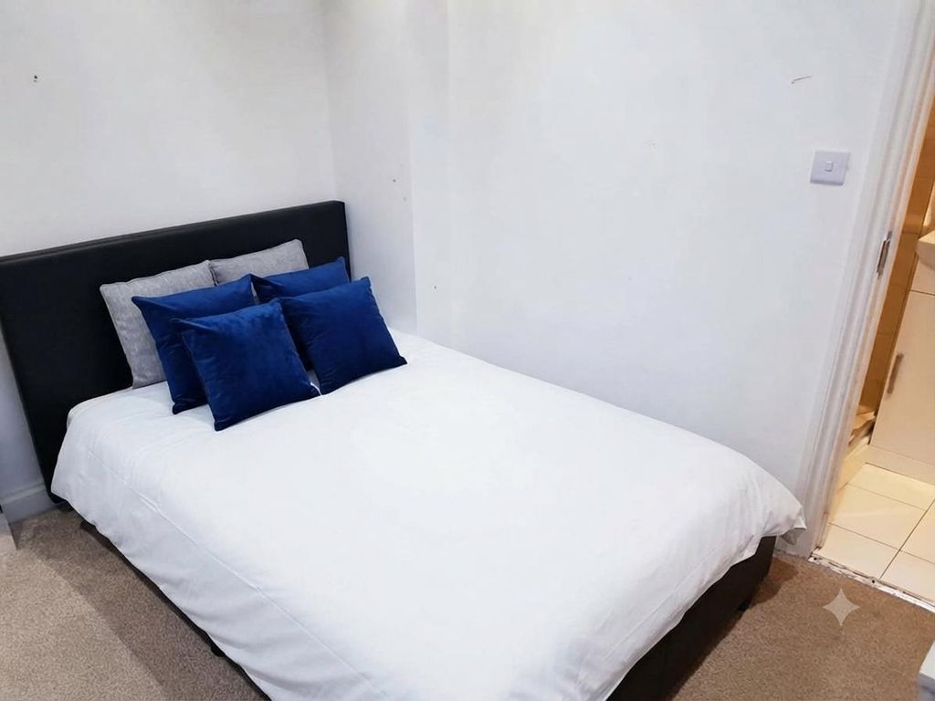 Property photo 2 of 8 Bedroom