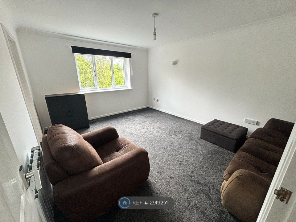 Property photo 3 of 13 Living Room
