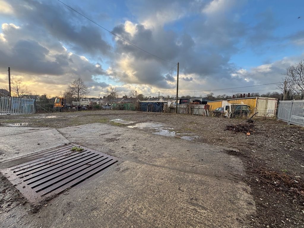 Property photo 2 of 4