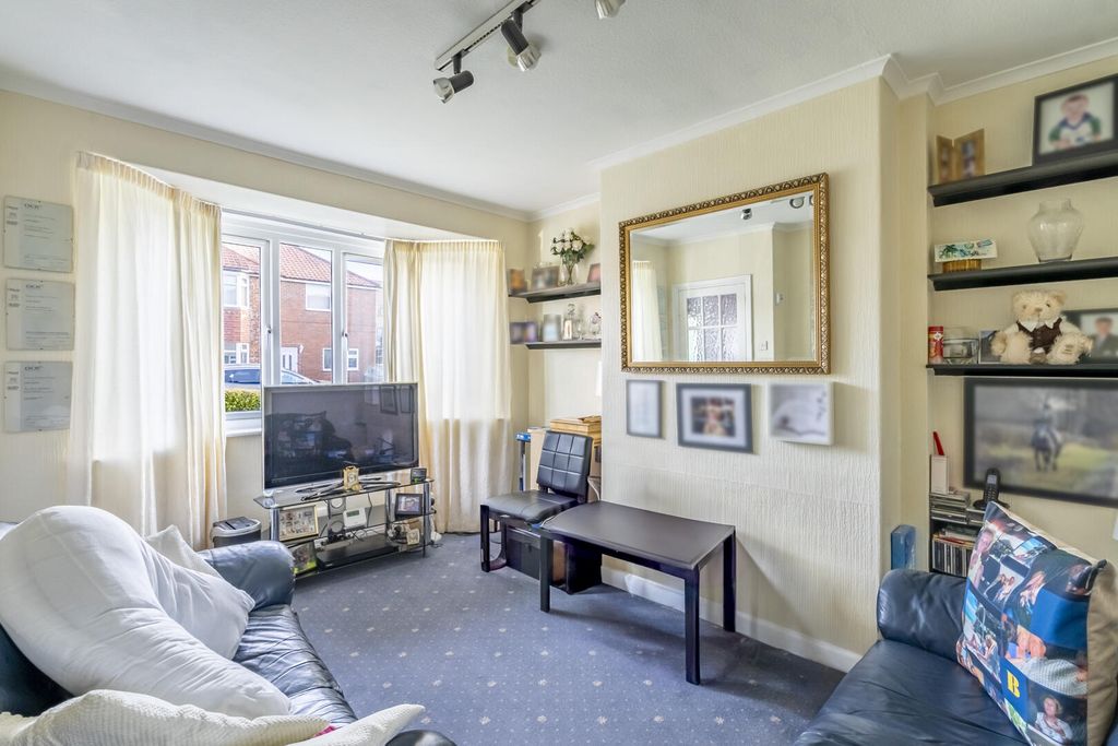 Property photo 3 of 11 Living Room