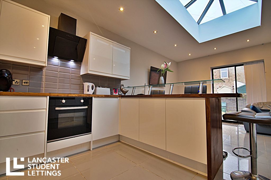 Property photo 3 of 11 Property Photo