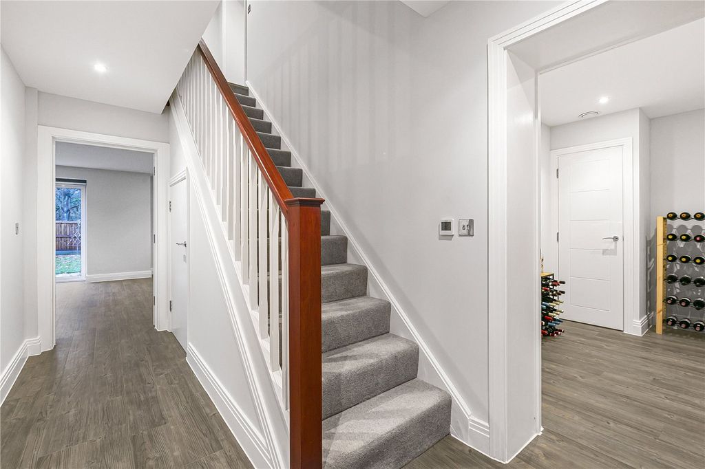 Property photo 2 of 18 Picture No. 29