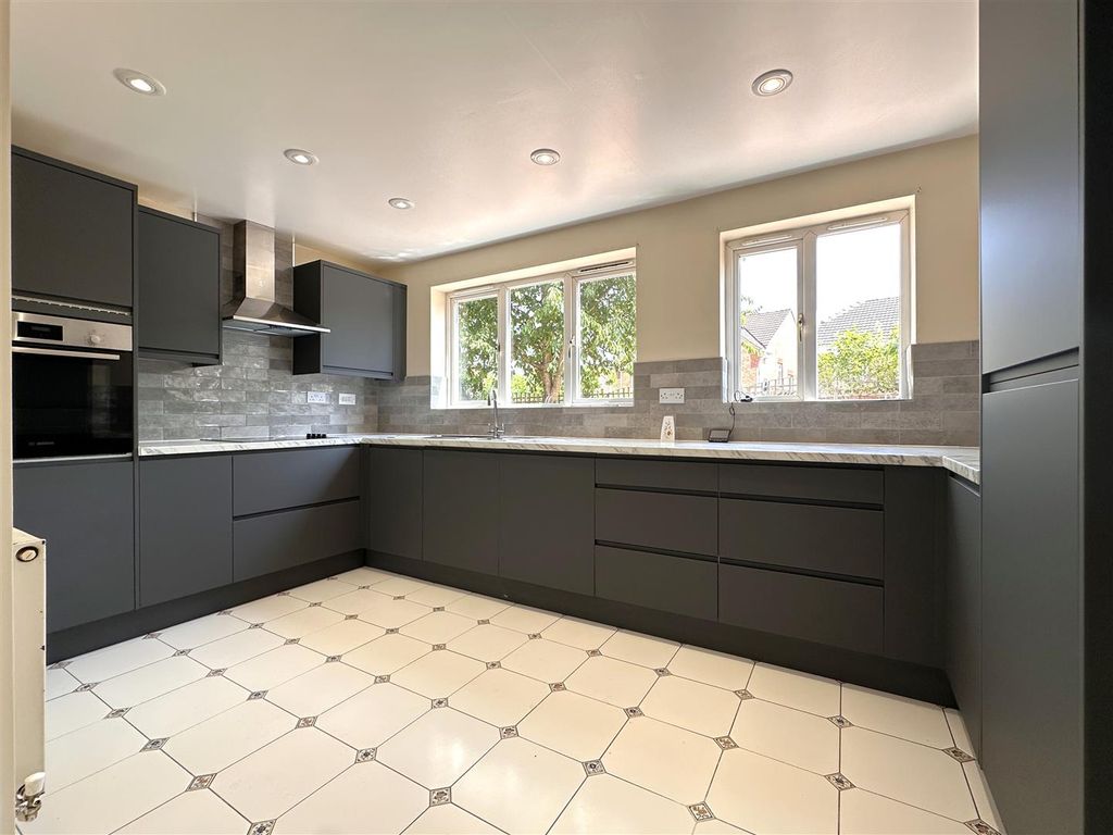 Property photo 2 of 23 Modern Kitchen 600