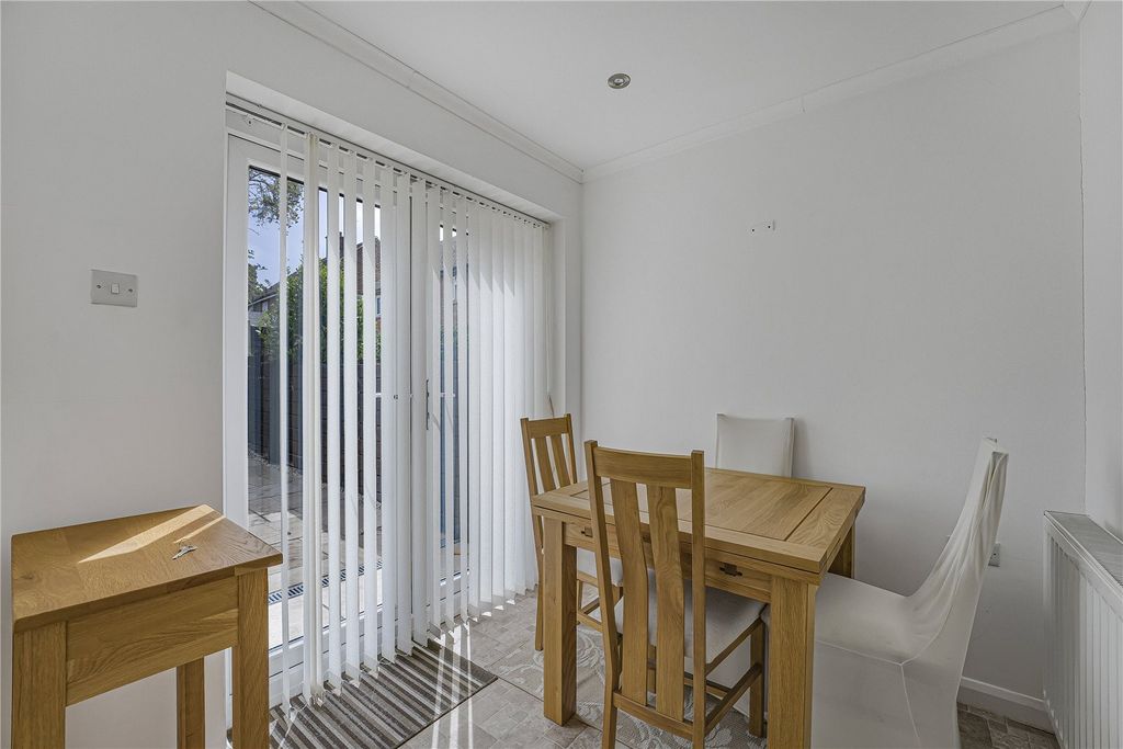 Property photo 3 of 27 Dining Area