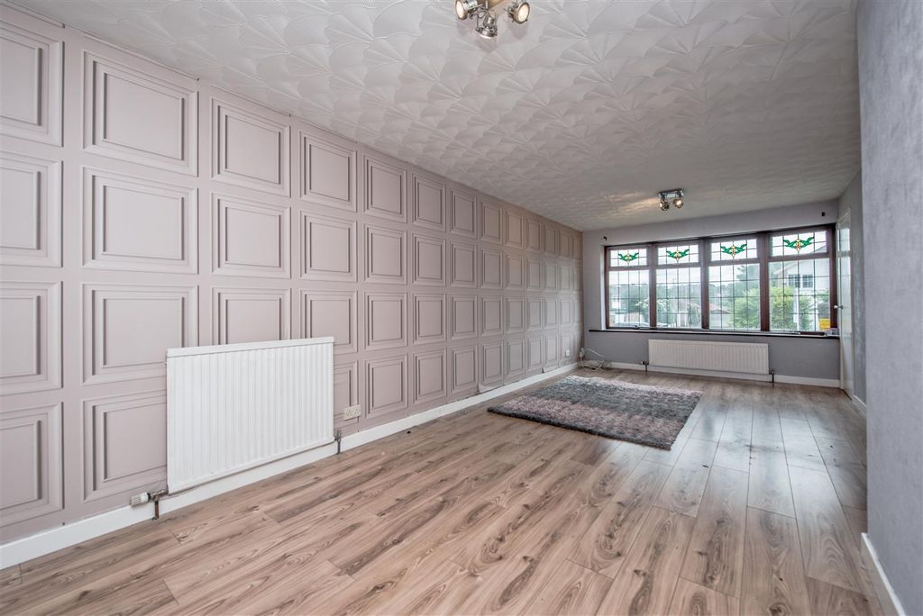Property photo 2 of 19 Living / Dining Room: