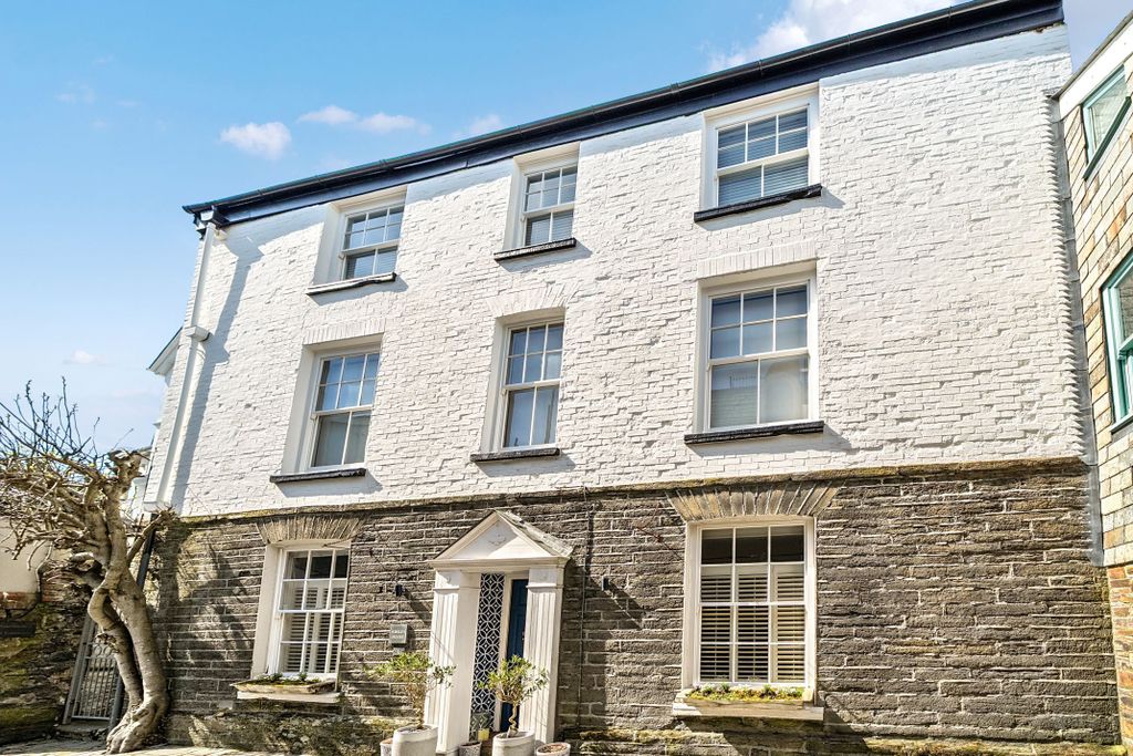 Property photo 1 of 18 Photo 1