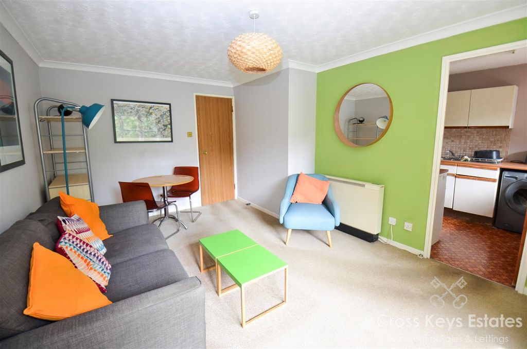 Property photo 2 of 18 Sitting Room