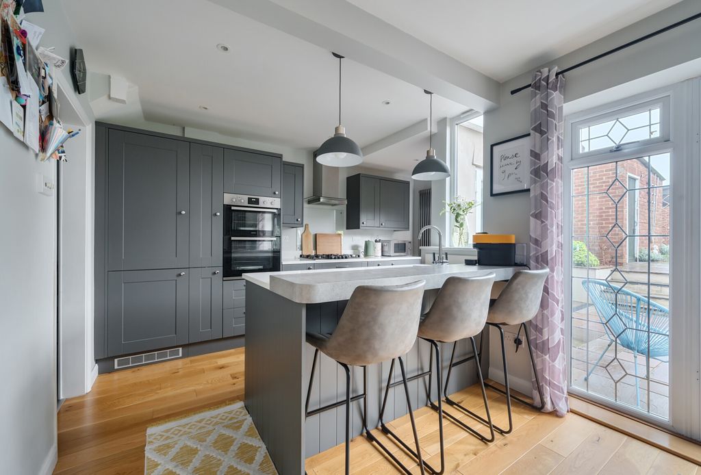 Property photo 1 of 19 1399842-20-696E12...