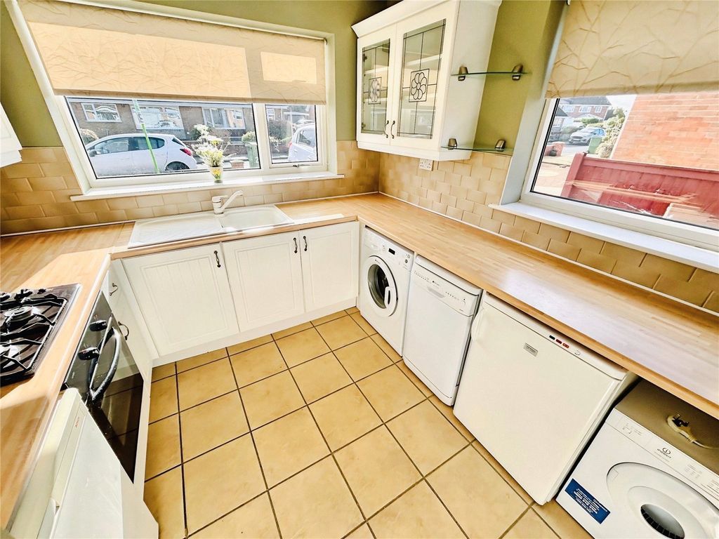 Property photo 2 of 10 Kitchen