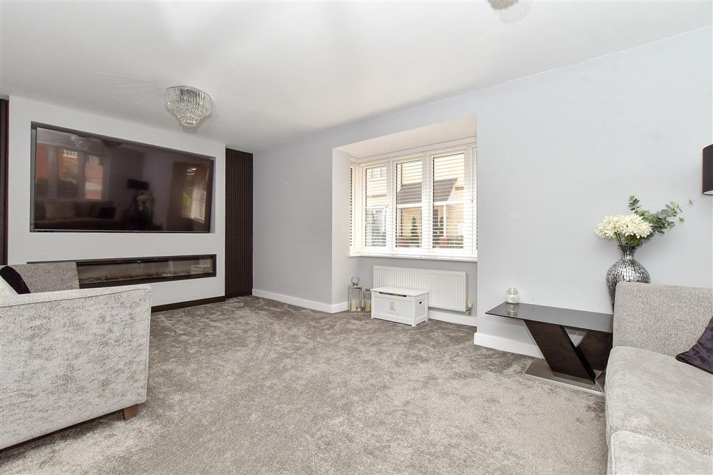 Property photo 2 of 14 Lounge