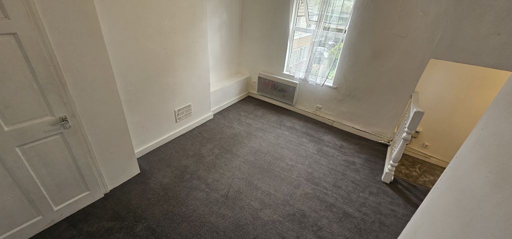 Property photo 2 of 6 Room