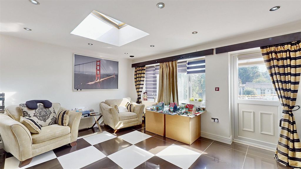 Property photo 2 of 17 Woodland-09292025_171741.Jpg