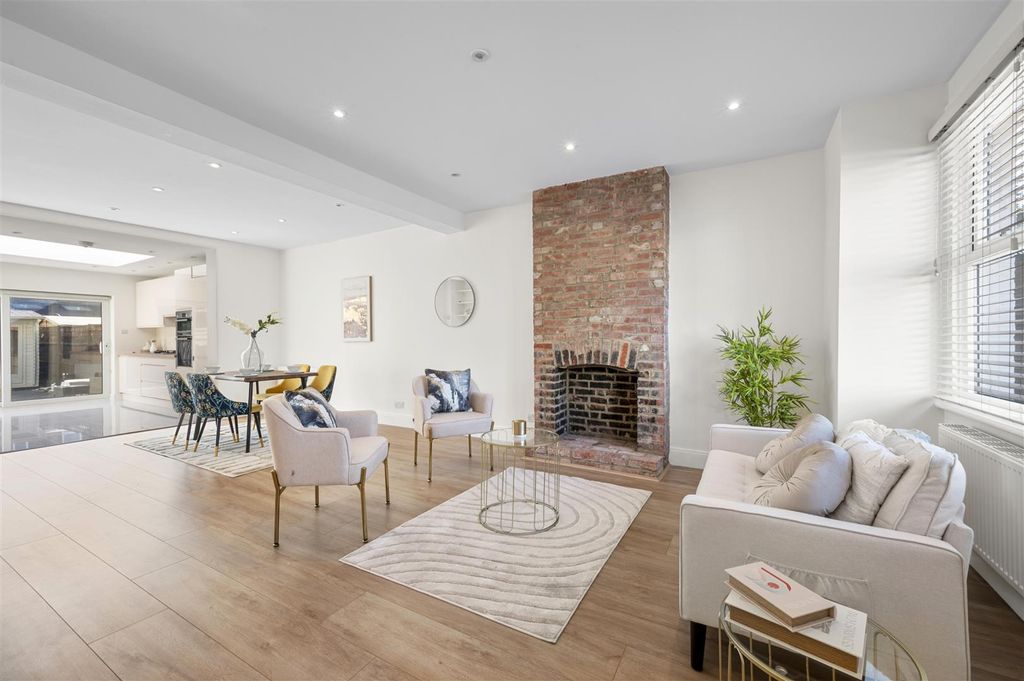 Property photo 2 of 22 39 Aston Road,3.Jpg