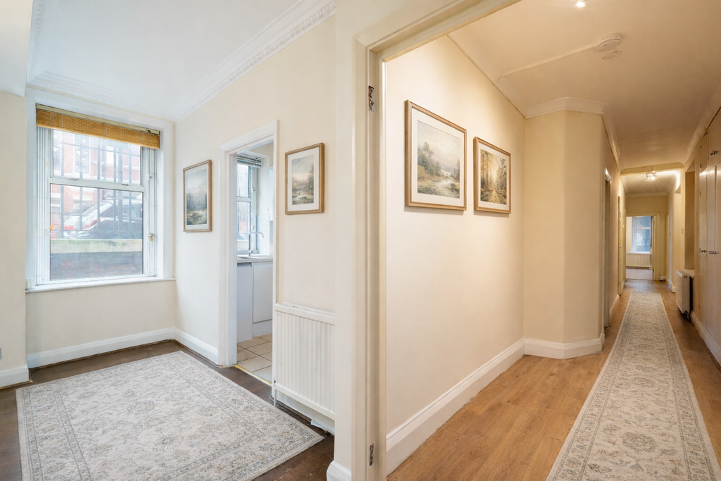 Property photo 2 of 7 Hallway