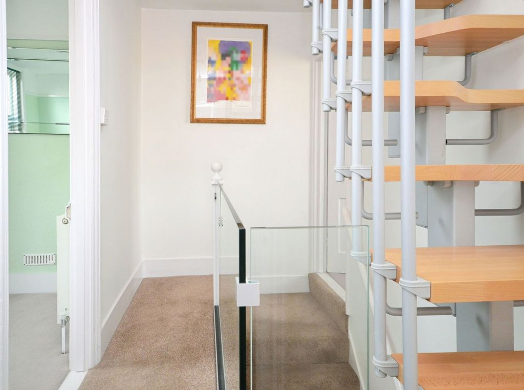 Property photo 3 of 25