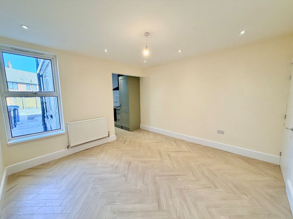 Property photo 2 of 17 Picture No. 05