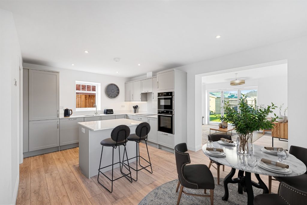 Property photo 2 of 18 4129702