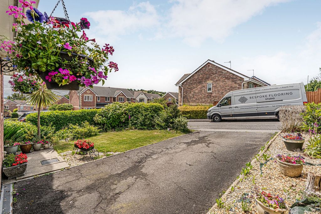 Property photo 2 of 35