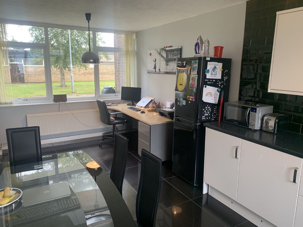 Property photo 2 of 11 Dining Area