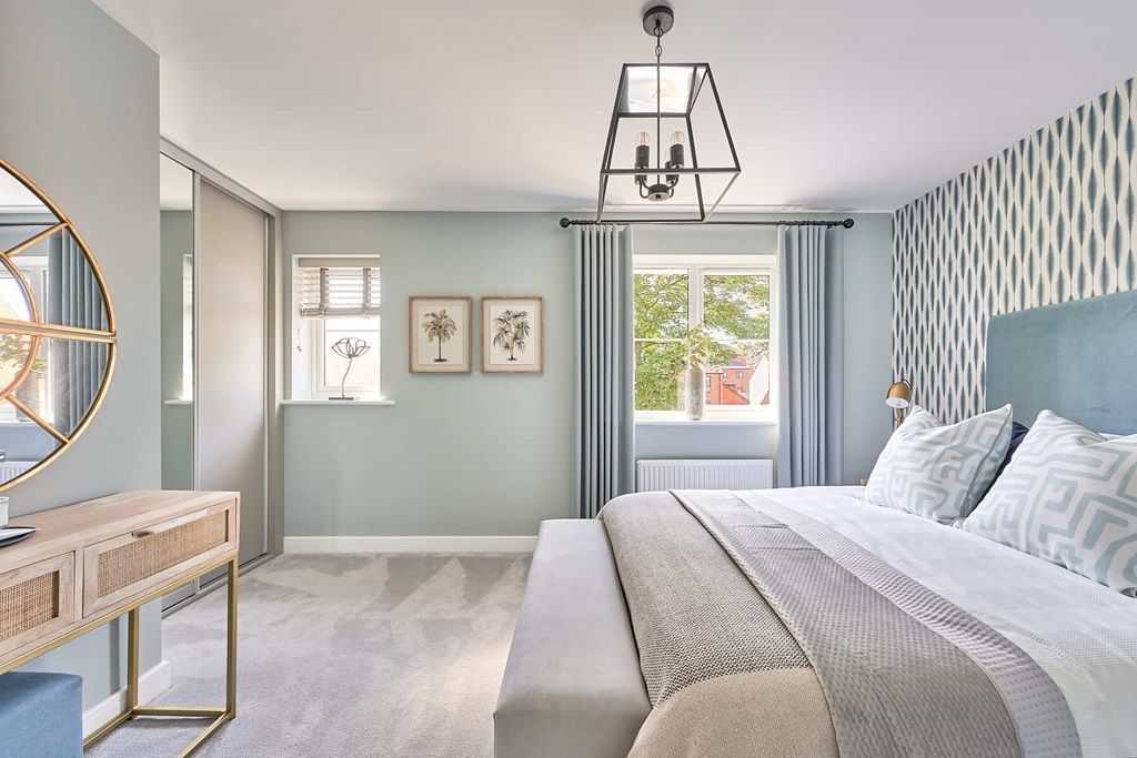 Property photo 1 of 12 Main Bedroom With Space For A Large Bed