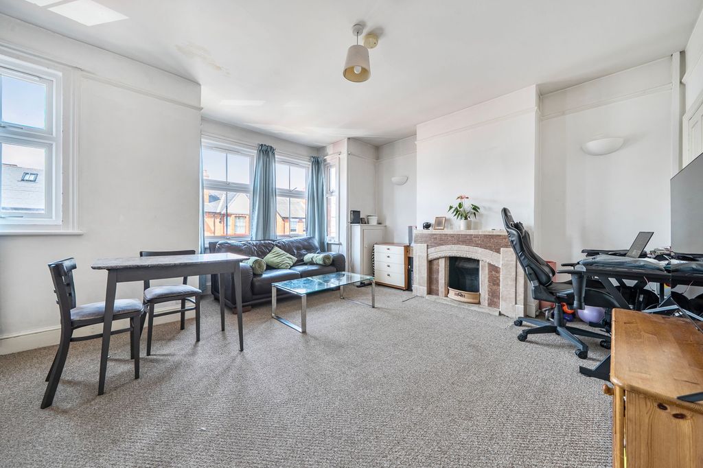Property photo 3 of 14 56A H Rd Lounge