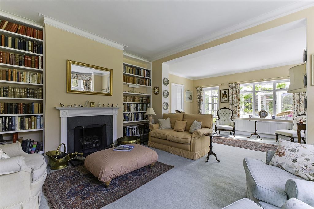 Property photo 2 of 23 Sitting Room