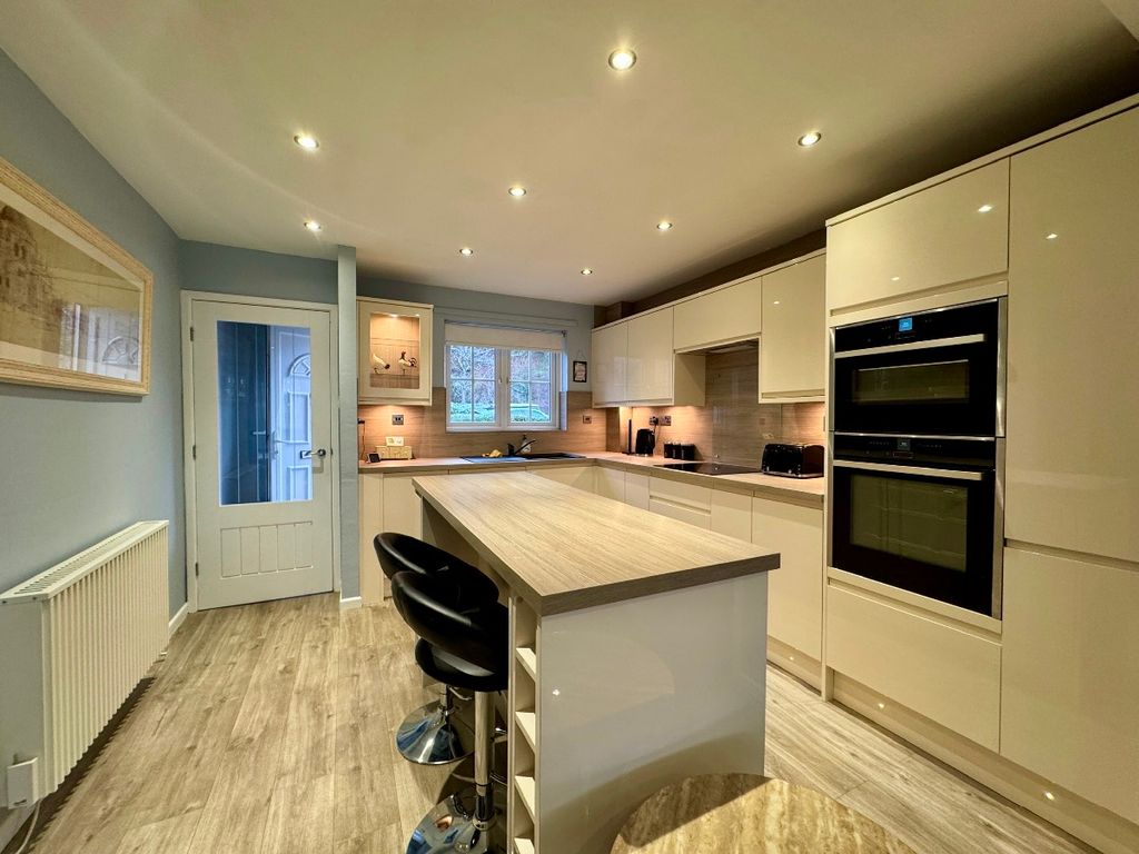 Property photo 2 of 25