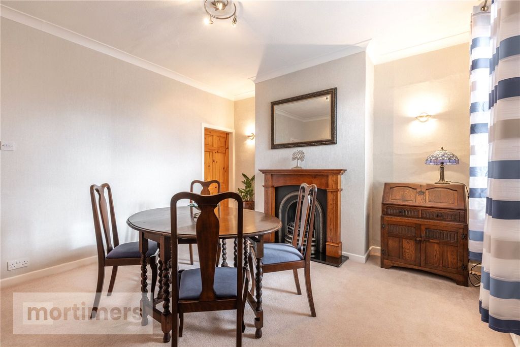 Property photo 3 of 17 Living Room