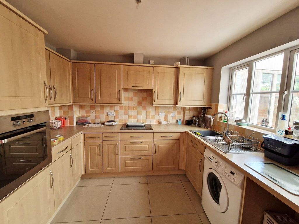 Property photo 3 of 13