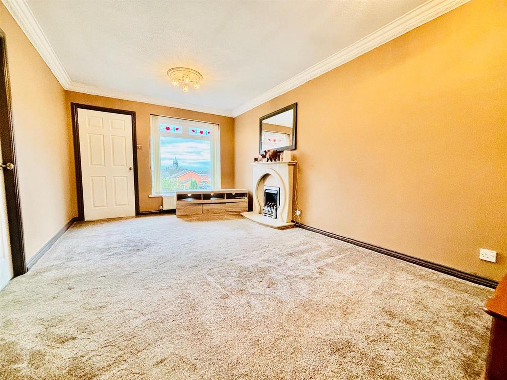 Property photo 2 of 18 Living Room / Dining Room: