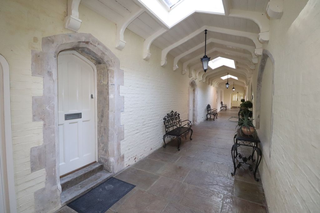 Property photo 2 of 10 Communal Hall