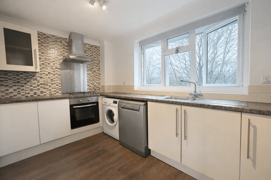 Property photo 1 of 4 1 Bed Flat To Rent Goodenough Way, London Cr5