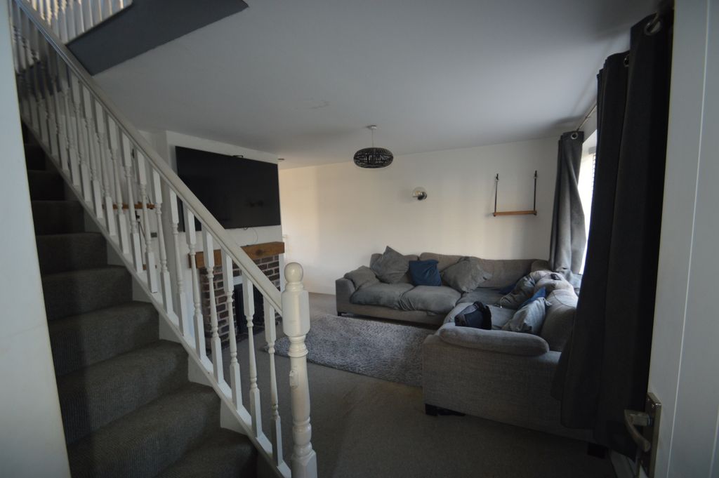 Property photo 2 of 7 Lounge