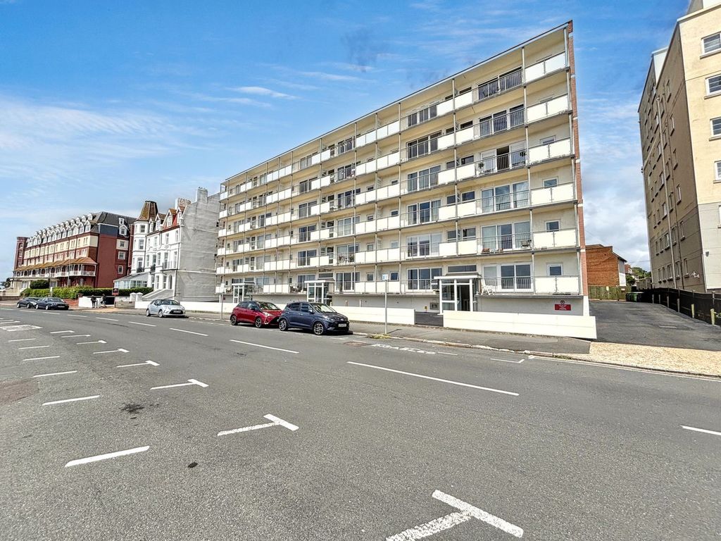 2 bed flat for saleDe La Warr Parade, Bexhill TN40