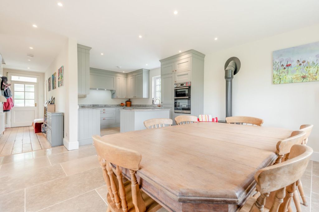 Property photo 2 of 25 Kitchen/Dining Room