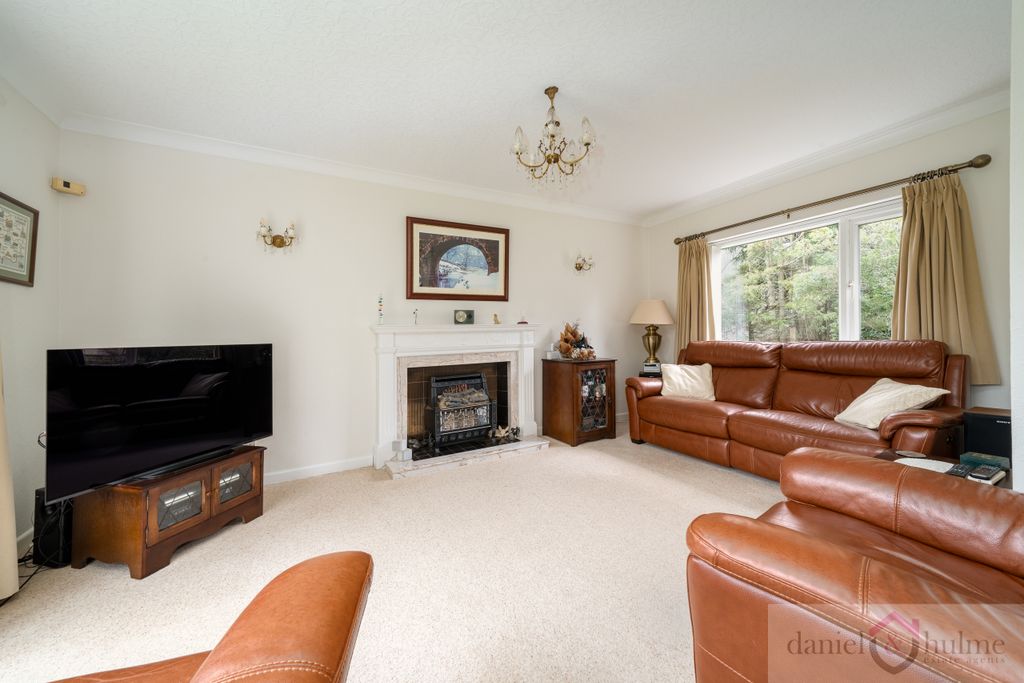 Property photo 2 of 40 11 Spinney Close Endon-11