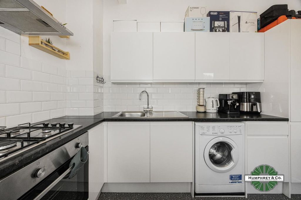 Property photo 1 of 11 Bulwer Road (9).Jpg